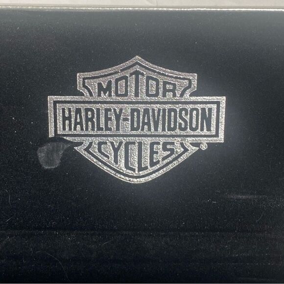 Harley-Davidson Silver and Black Hinged Hard Eyeglass Case - Picture 4 of 12